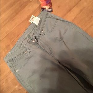 Wrangler slim fit sz 7/8 x 34 new with tags,maybe years old
